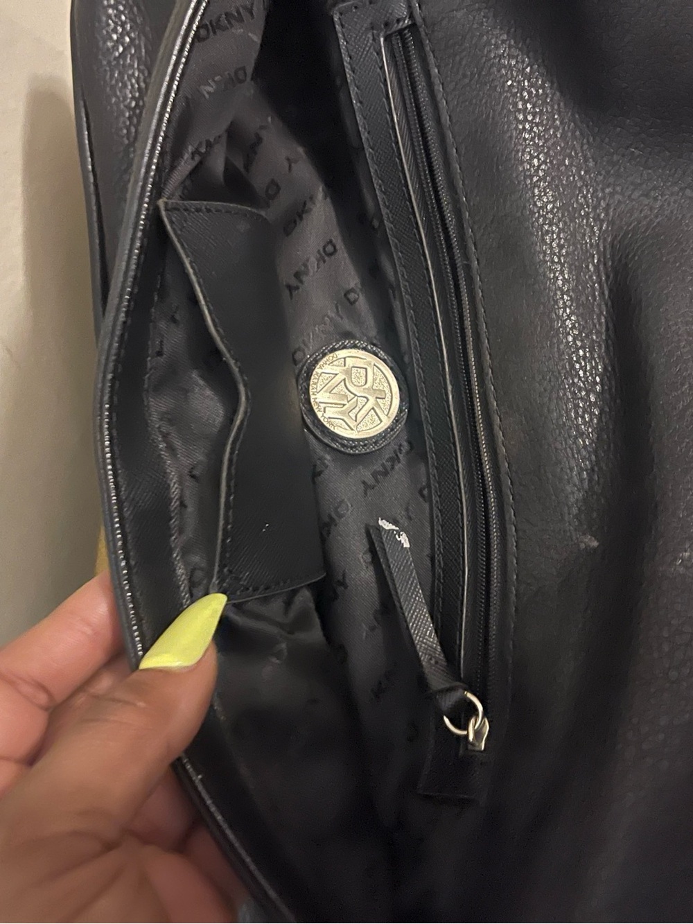DKNY Black Leather Shoulder Bag with Gold Chain Strap - Picture 6 of 7